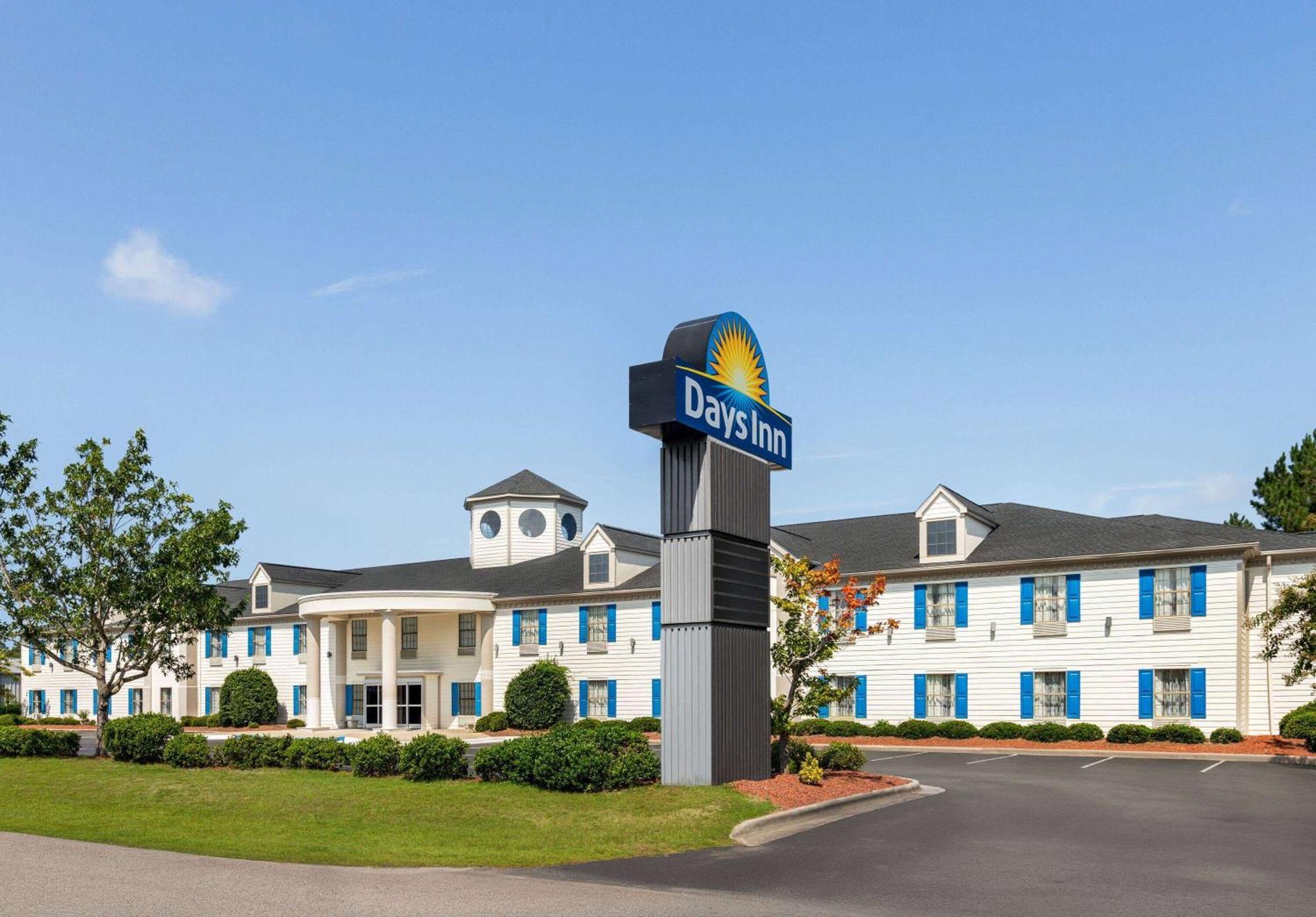 Days Inn By Wyndham Shallotte Exterior photo