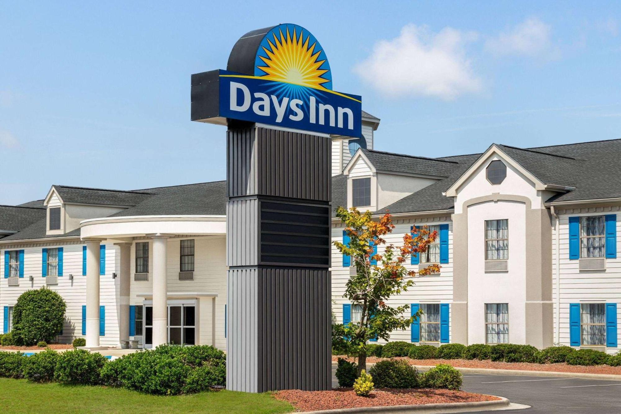 Days Inn By Wyndham Shallotte Exterior photo